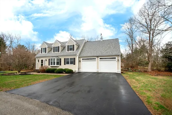 $999,000 | 4 Kendall Village, Unit 4, Cohasset, MA 02025