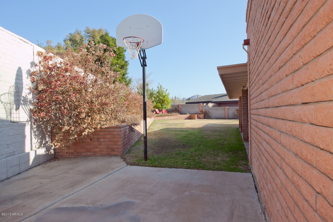 4034 East Rancho Drive Phoenix, AZ 85018 - Photo 34 of 38 a backyard of a house with lots of green space
