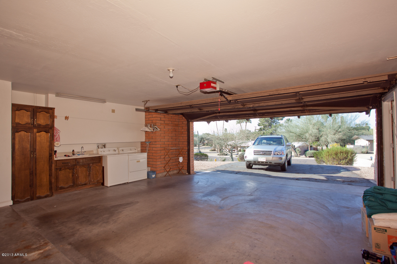 4034 East Rancho Drive Phoenix, AZ 85018 - Photo 35 of 38 Garage