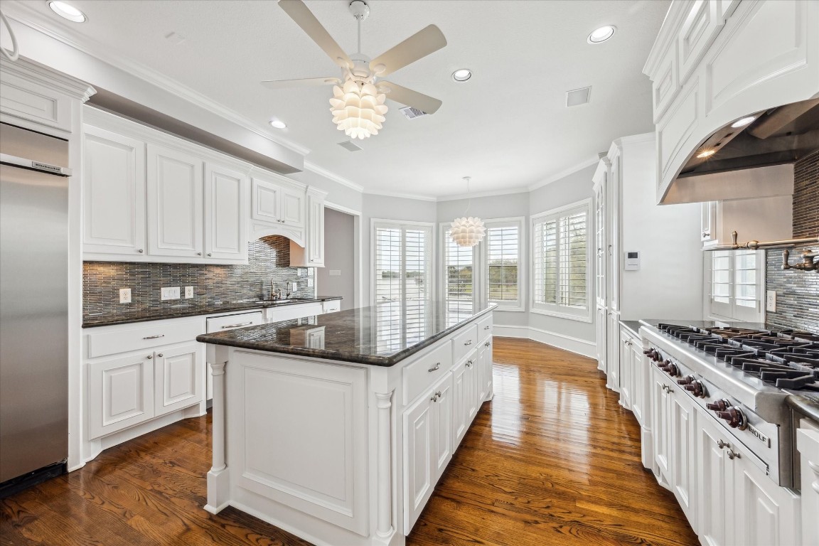 1406 Spring Cress Lane Seabrook, TX 77586 - Photo 14 of 50 a kitchen with stainless steel appliances granite countertop a stove and cabinets