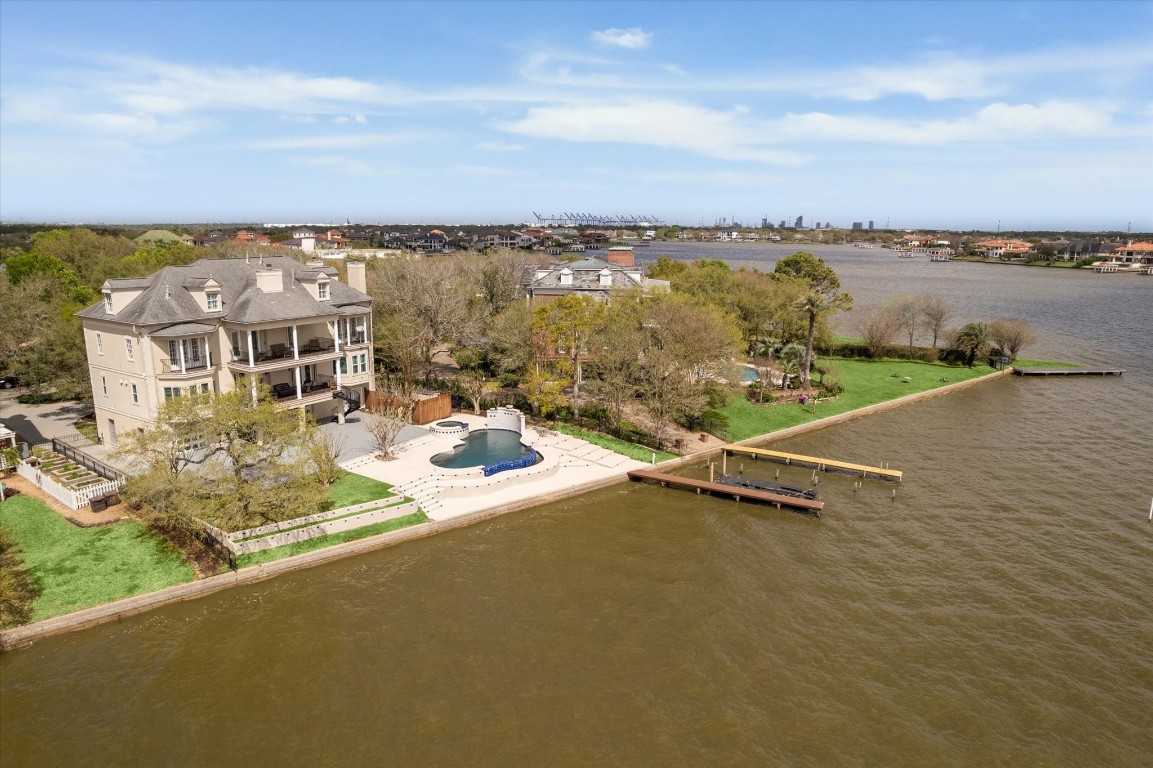 1406 Spring Cress Lane Seabrook, TX 77586 - Photo 3 of 50 a view of a city