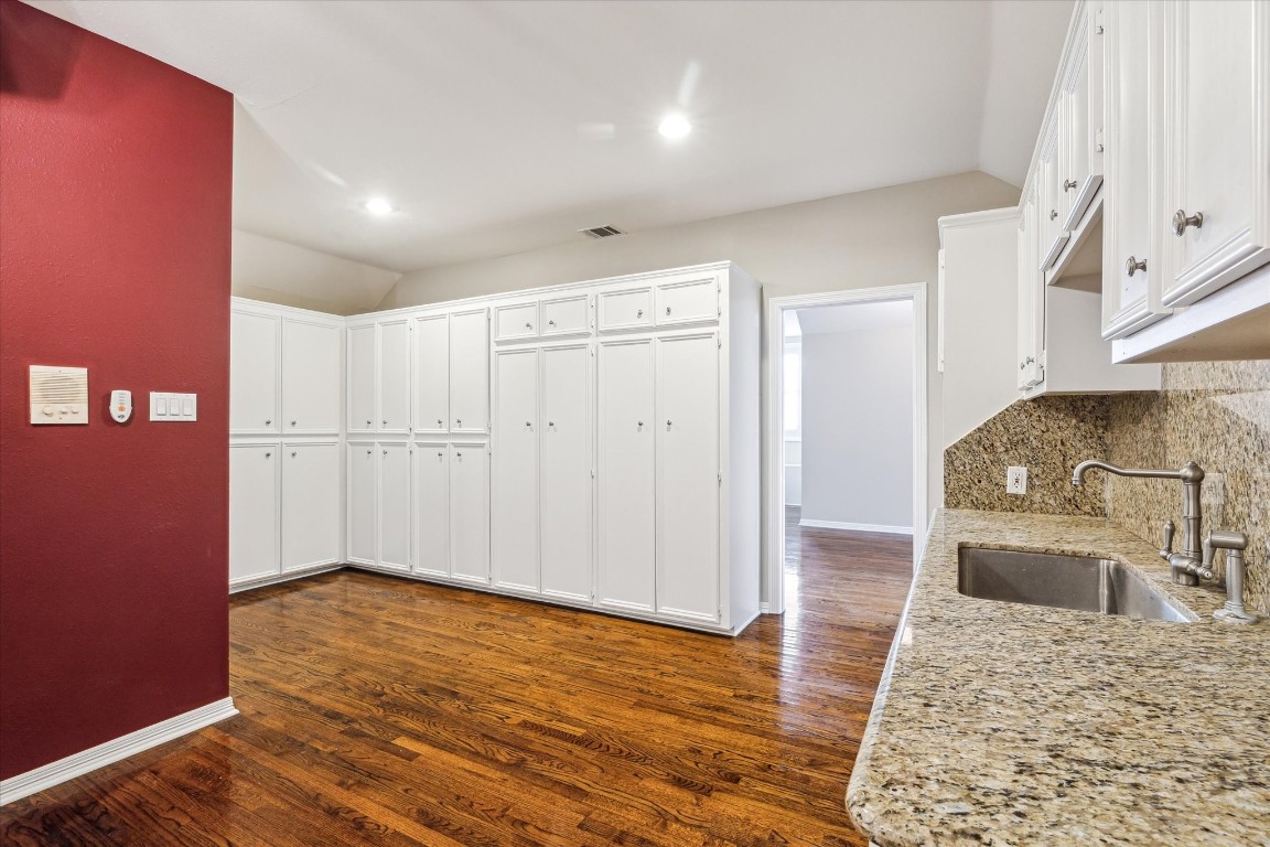 1406 Spring Cress Lane Seabrook, TX 77586 - Photo 33 of 50 a view of a livingroom with wooden floor