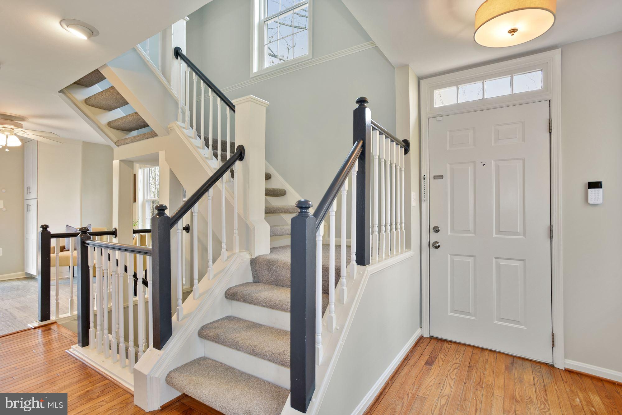 11941 Sentinel Point Court Reston, VA 20191 - Photo 3 of 31 Foyer