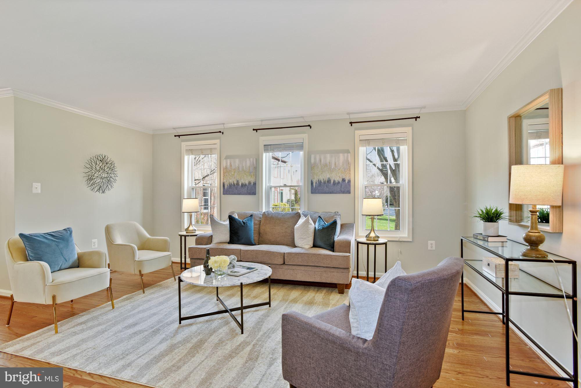 11941 Sentinel Point Court Reston, VA 20191 - Photo 5 of 31 Living Room