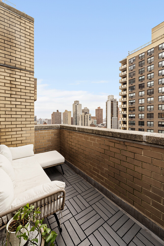 245 East 87th Street, Unit 18F Manhattan, NY 10128 - Photo 10 of 12