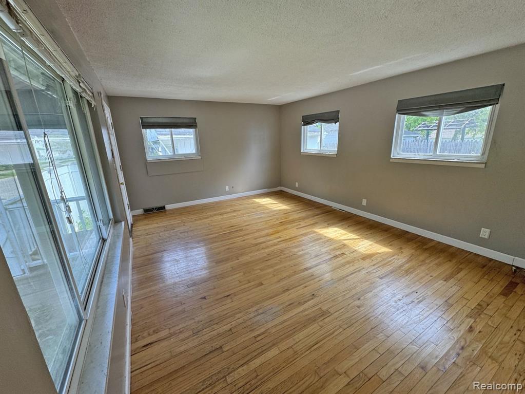 627 Wesbrook Street Pontiac, MI 48340 - Photo 10 of 22