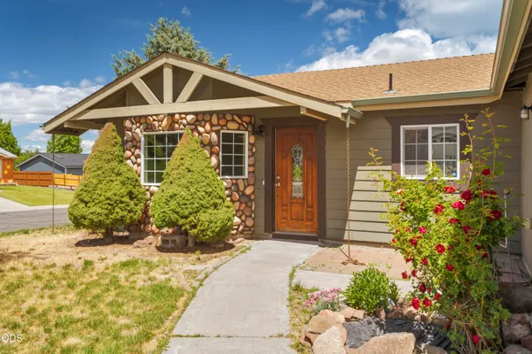 $329,000 | 56 Southeast L St Loop, Madras, OR 97741