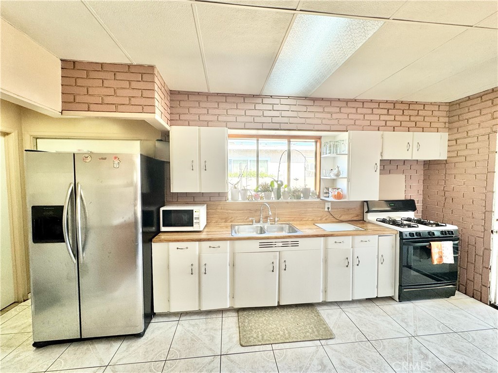 731 South Orange Avenue Rialto, CA 92376 - Photo 3 of 13