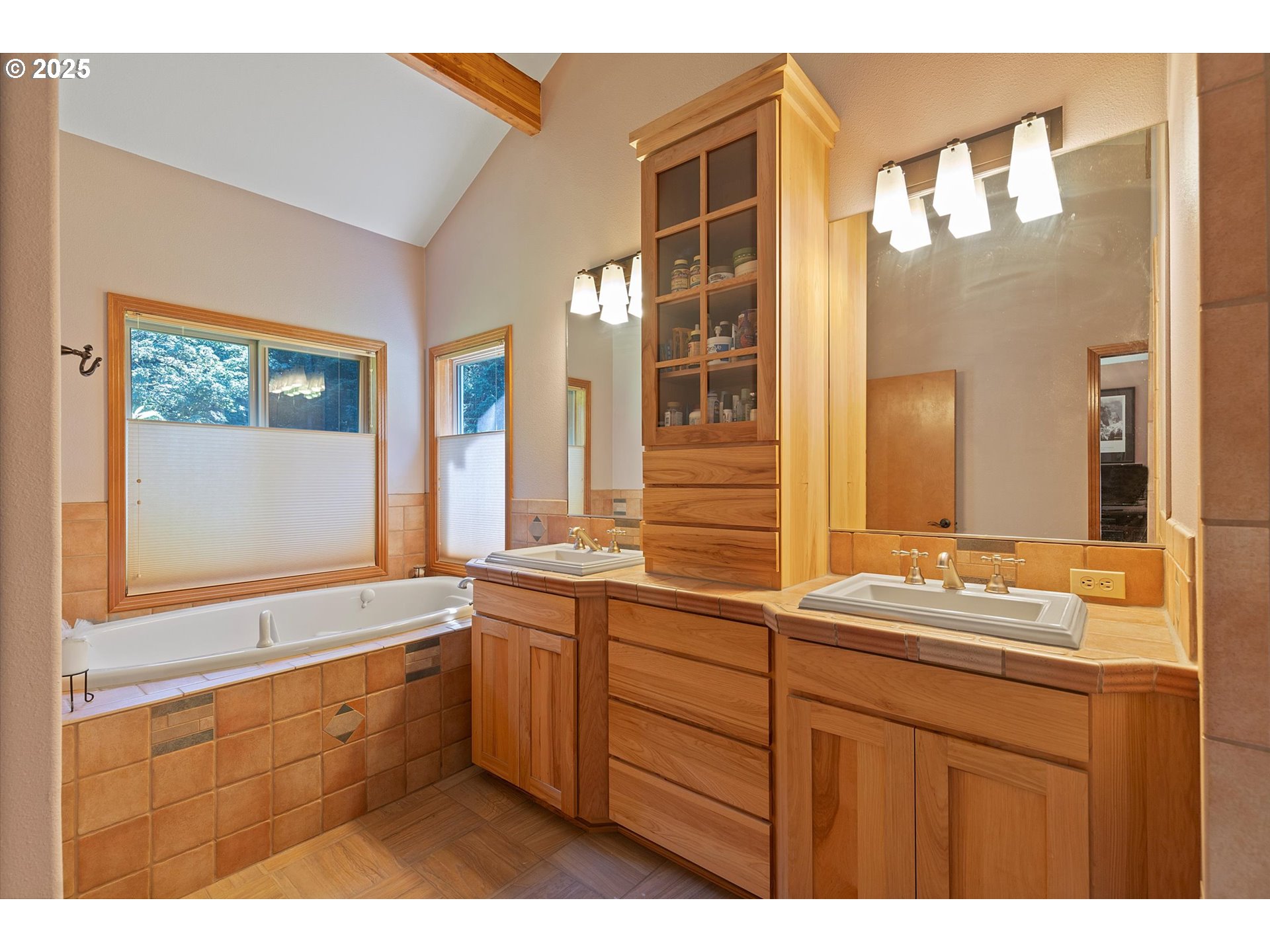 20898 Southwest McCormick Hill Road Hillsboro, OR 97123 - Photo 25 of 48 Owner's Suite Bathroom