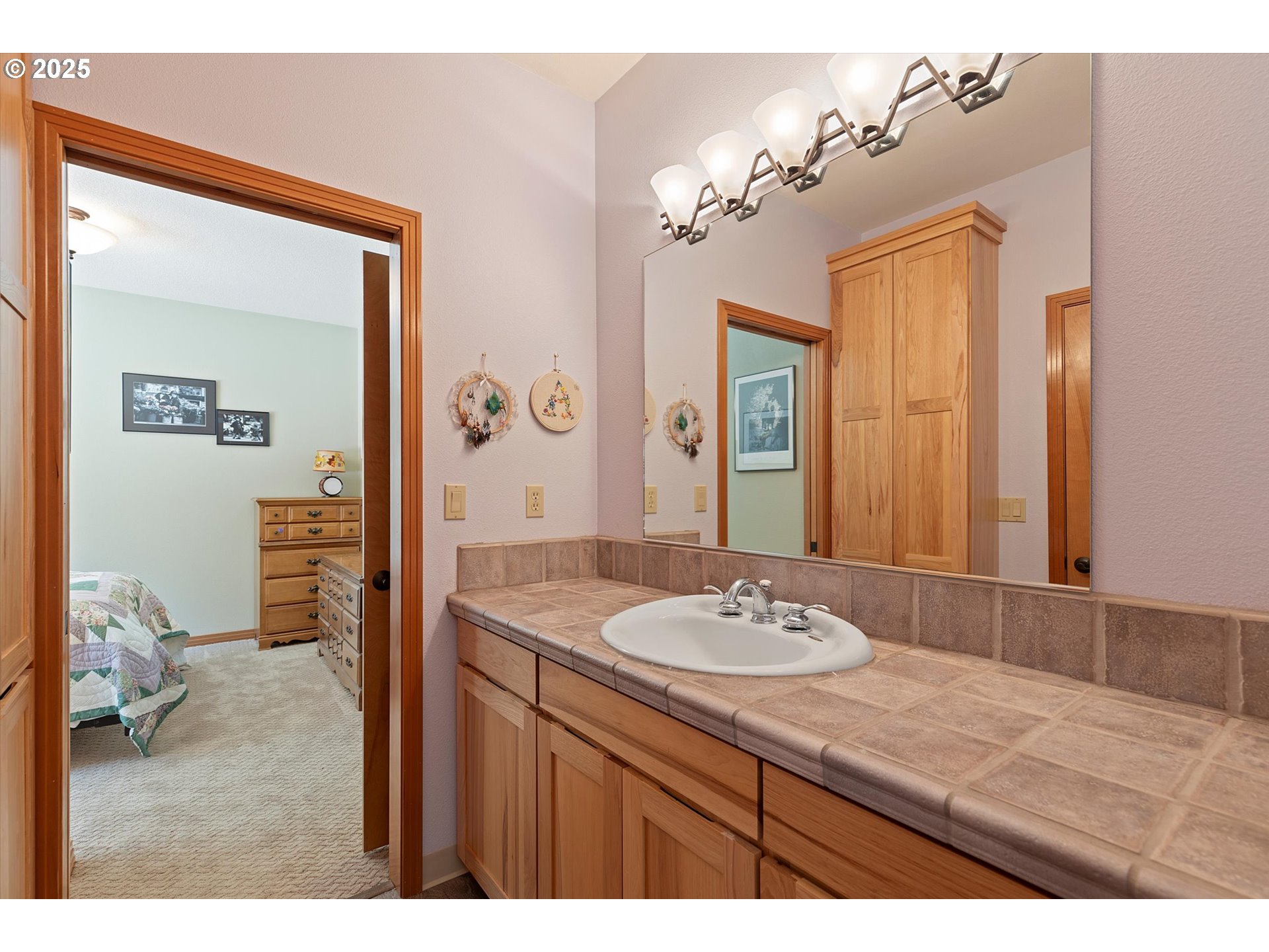 20898 Southwest McCormick Hill Road Hillsboro, OR 97123 - Photo 31 of 48 Bathroom