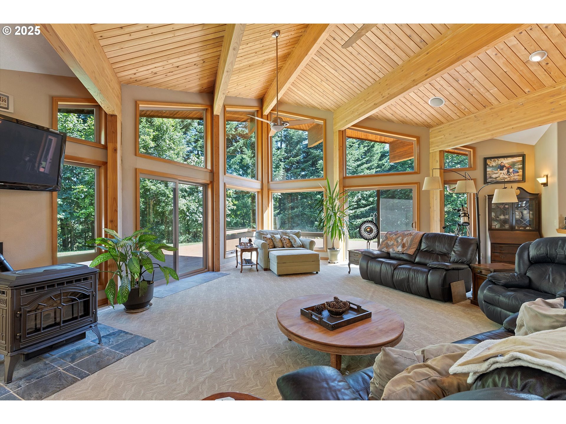 20898 Southwest McCormick Hill Road Hillsboro, OR 97123 - Photo 7 of 48 Living Room