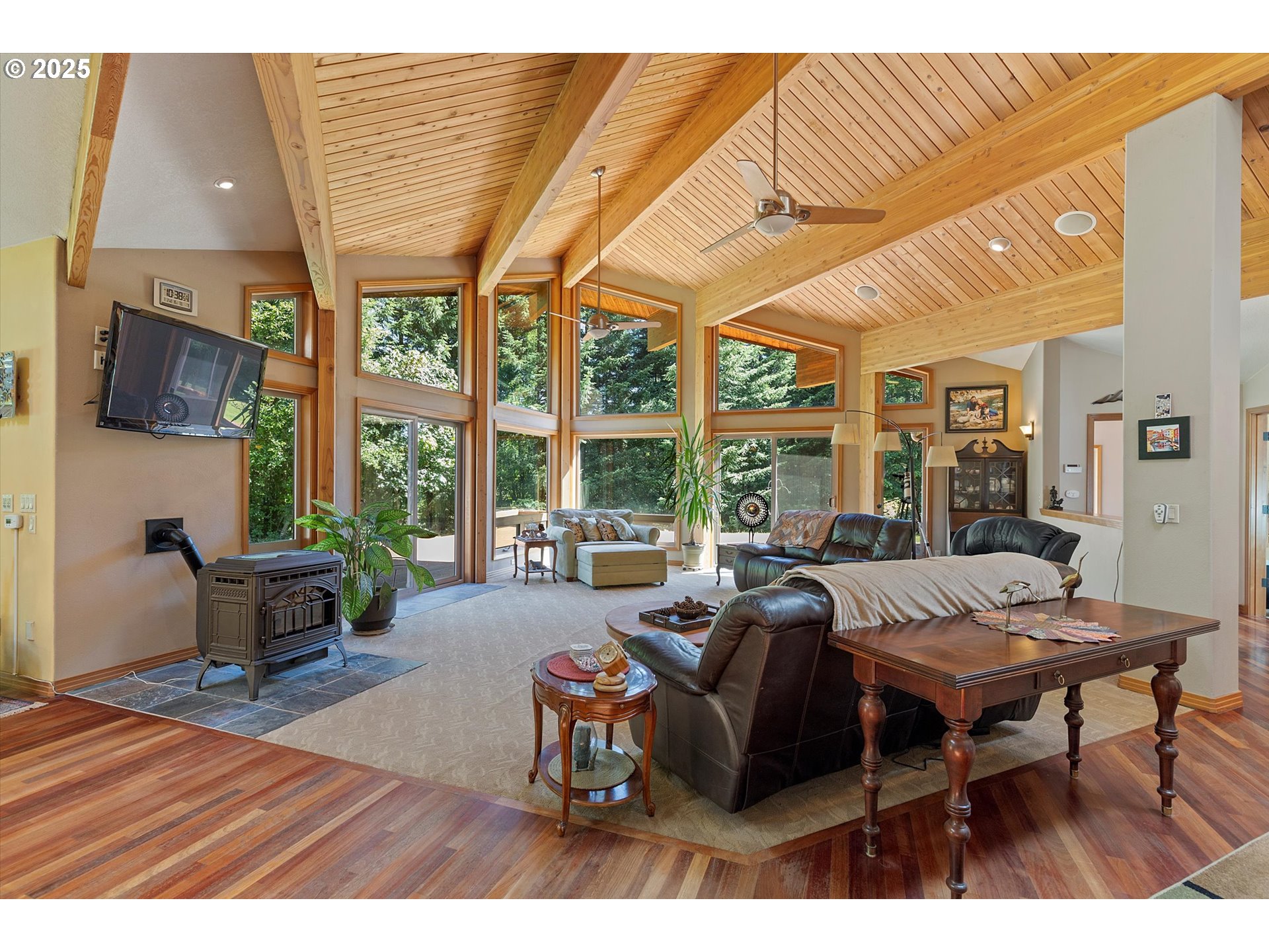 20898 Southwest McCormick Hill Road Hillsboro, OR 97123 - Photo 8 of 48 Living Room