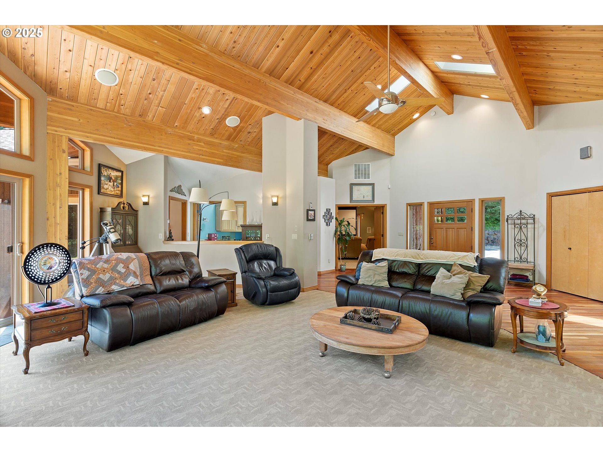 20898 Southwest McCormick Hill Road Hillsboro, OR 97123 - Photo 9 of 48 Living Room