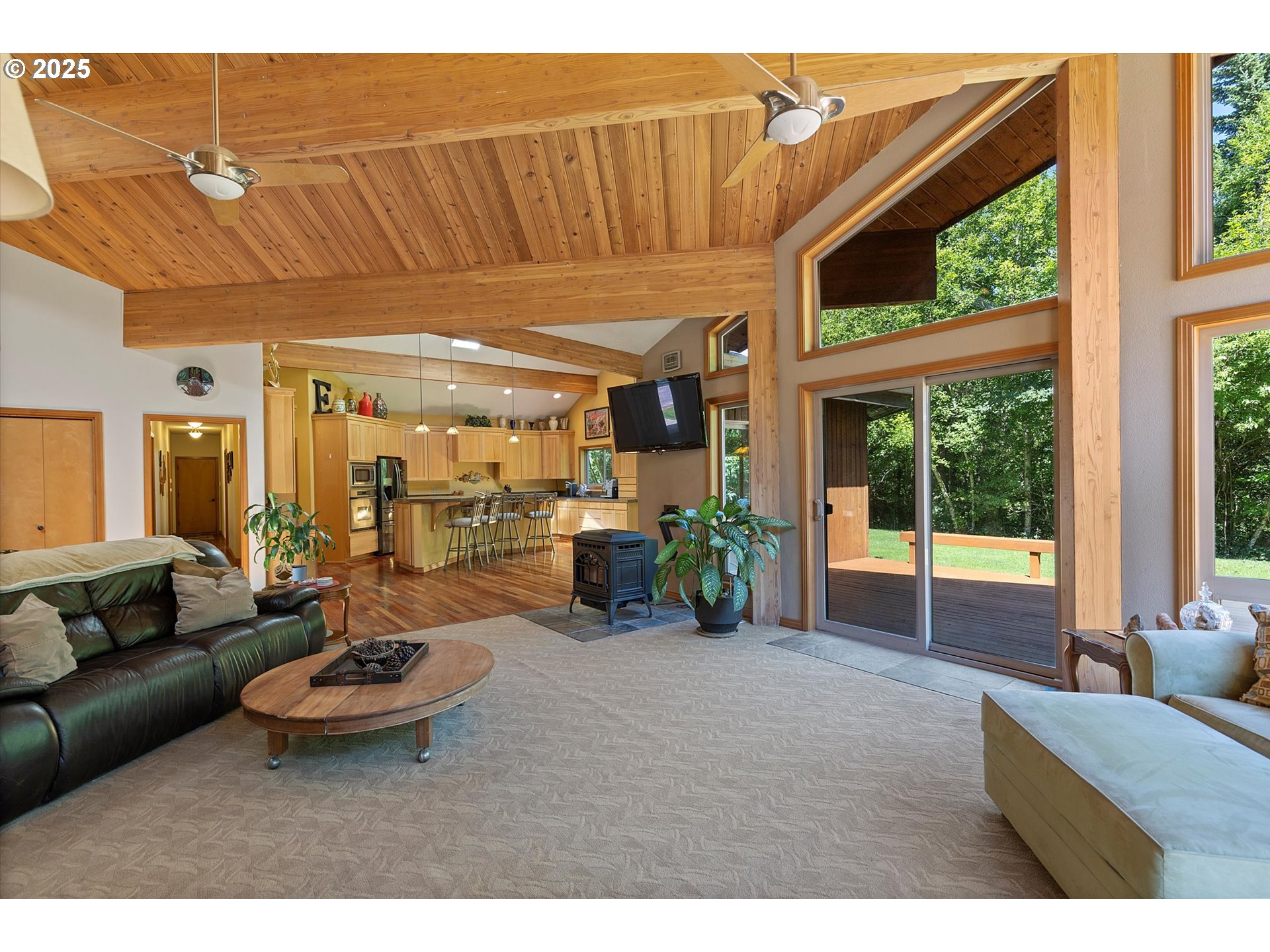 20898 Southwest McCormick Hill Road Hillsboro, OR 97123 - Photo 10 of 48 Living Room