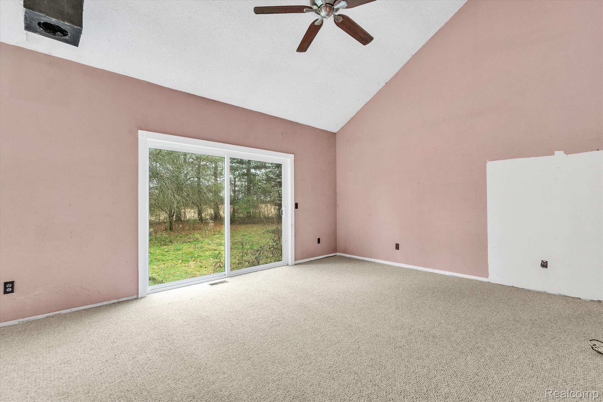 5349 Faussett Road Howell, MI 48855 - Photo 5 of 31 Vaulted ceilings with ceiling fan in large living space.