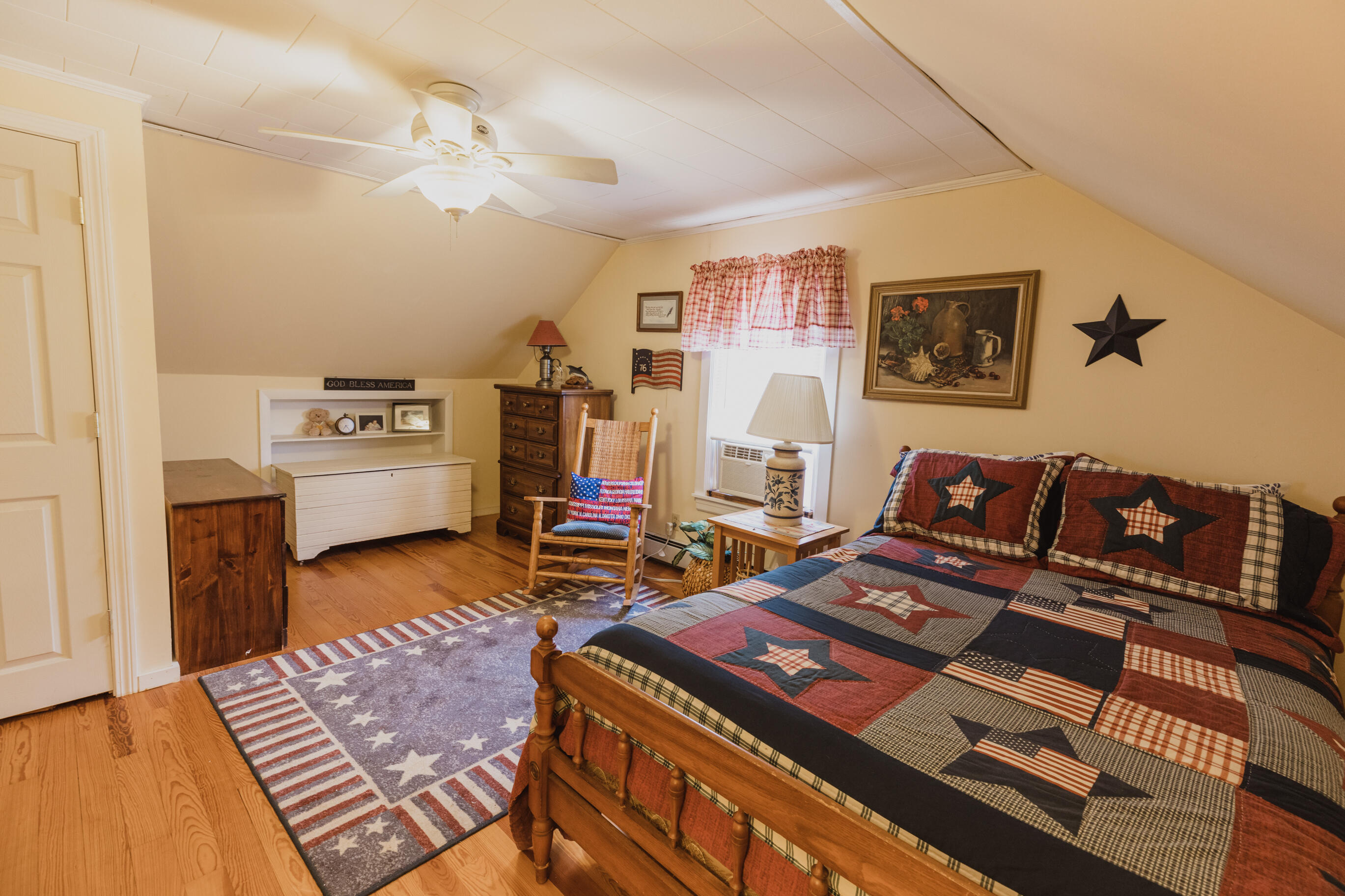 344 Maple Street Bangor, ME 04401 - Photo 26 of 41 344MaplestBangor_Aug_2022-32