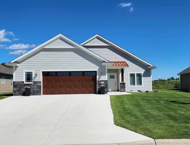 $492,500 | 1975 White Oak Lane Northeast, Owatonna, MN 55060