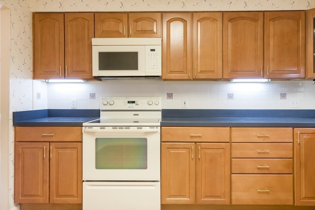1006 Paradise Road, Unit 3E Swampscott, MA 01907 - Photo 8 of 29 Gallery Image 8