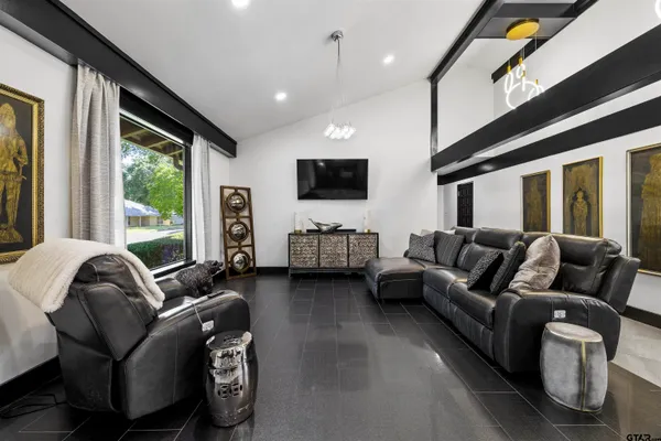 $949,000 | 1300 Montclair Street, Longview, TX 75601