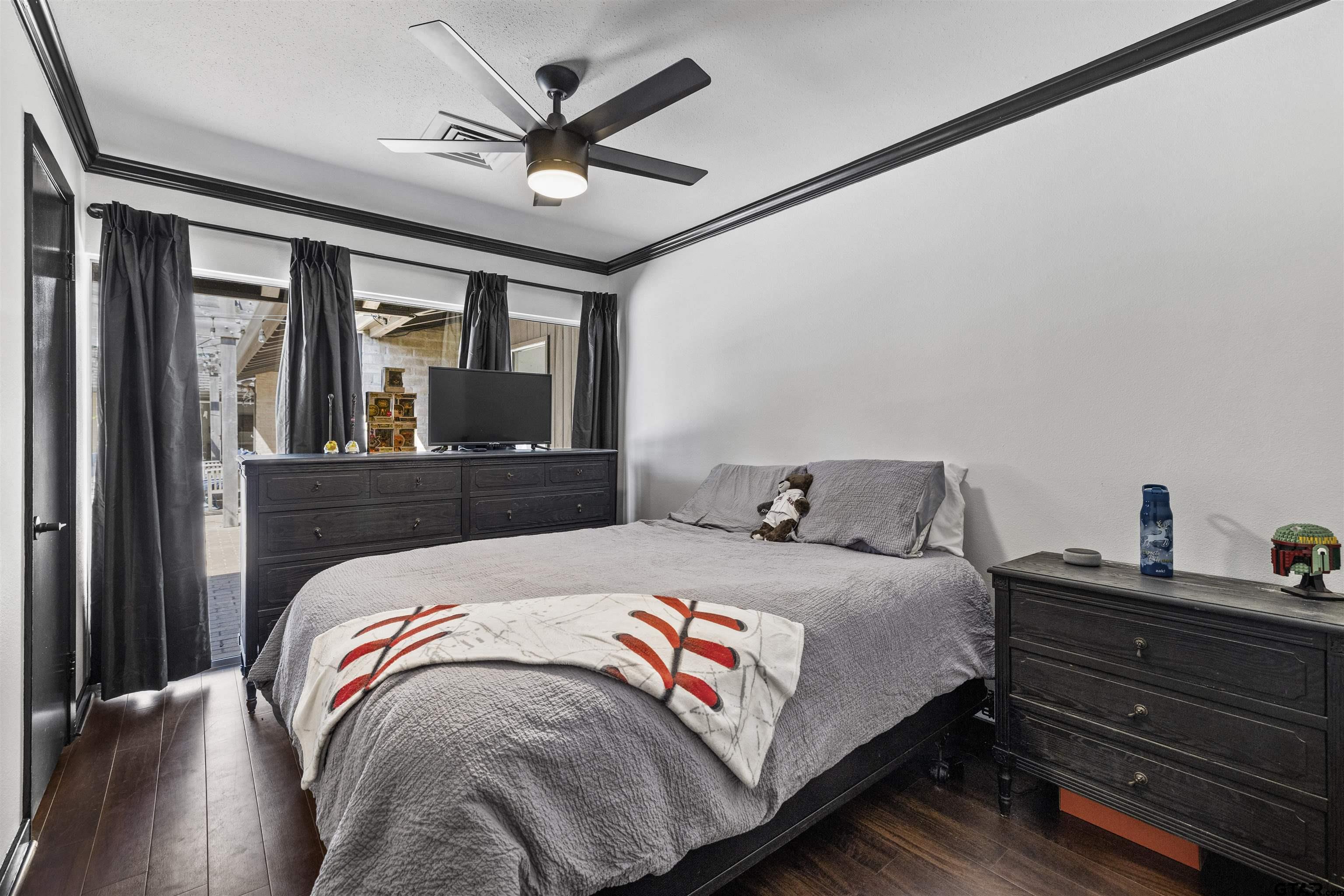 1300 Montclair Street Longview, TX 75601 - Photo 19 of 40 a bedroom with a bed and a large window