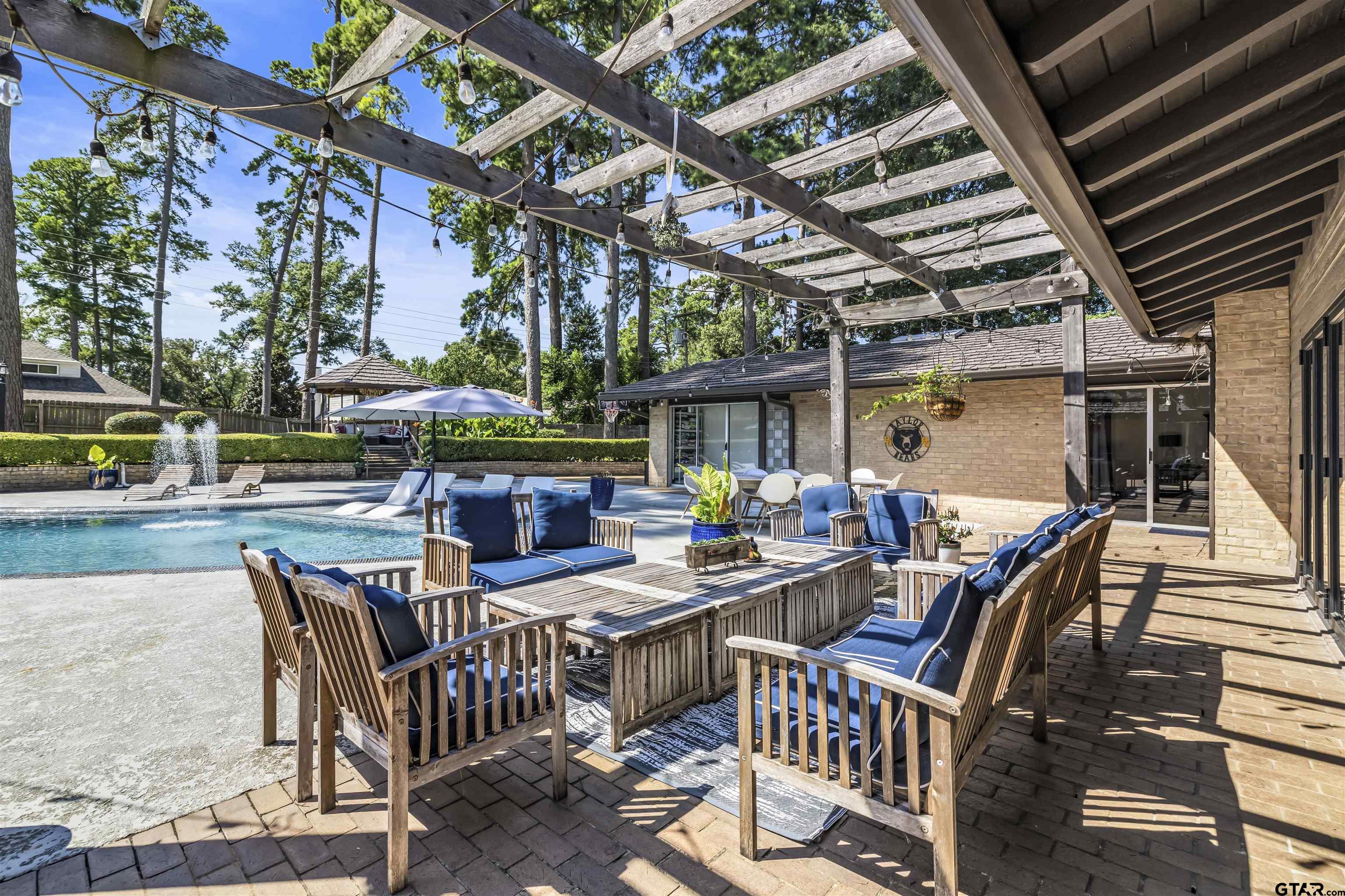 1300 Montclair Street Longview, TX 75601 - Photo 28 of 40 a view of a patio with a table and chairs