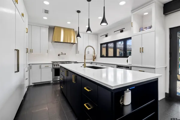 $949,000 | 1300 Montclair Street, Longview, TX 75601