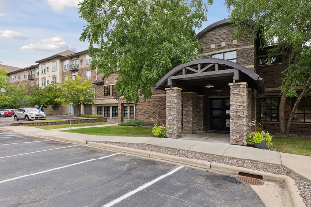 $194,900 | 13560 Technology Dr., Unit 1104, Eden Prairie, MN 55344