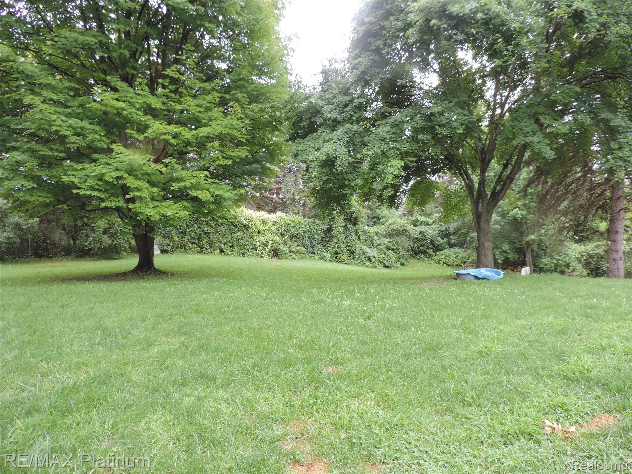 1897 Gray Road Howell, MI 48843 - Photo 38 of 45 DSCN0300.JPG