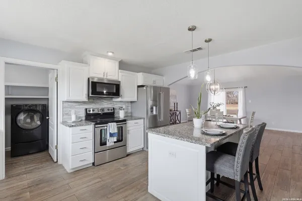 $569,999 | 13040 Tomlynn, Atascosa, TX 78002