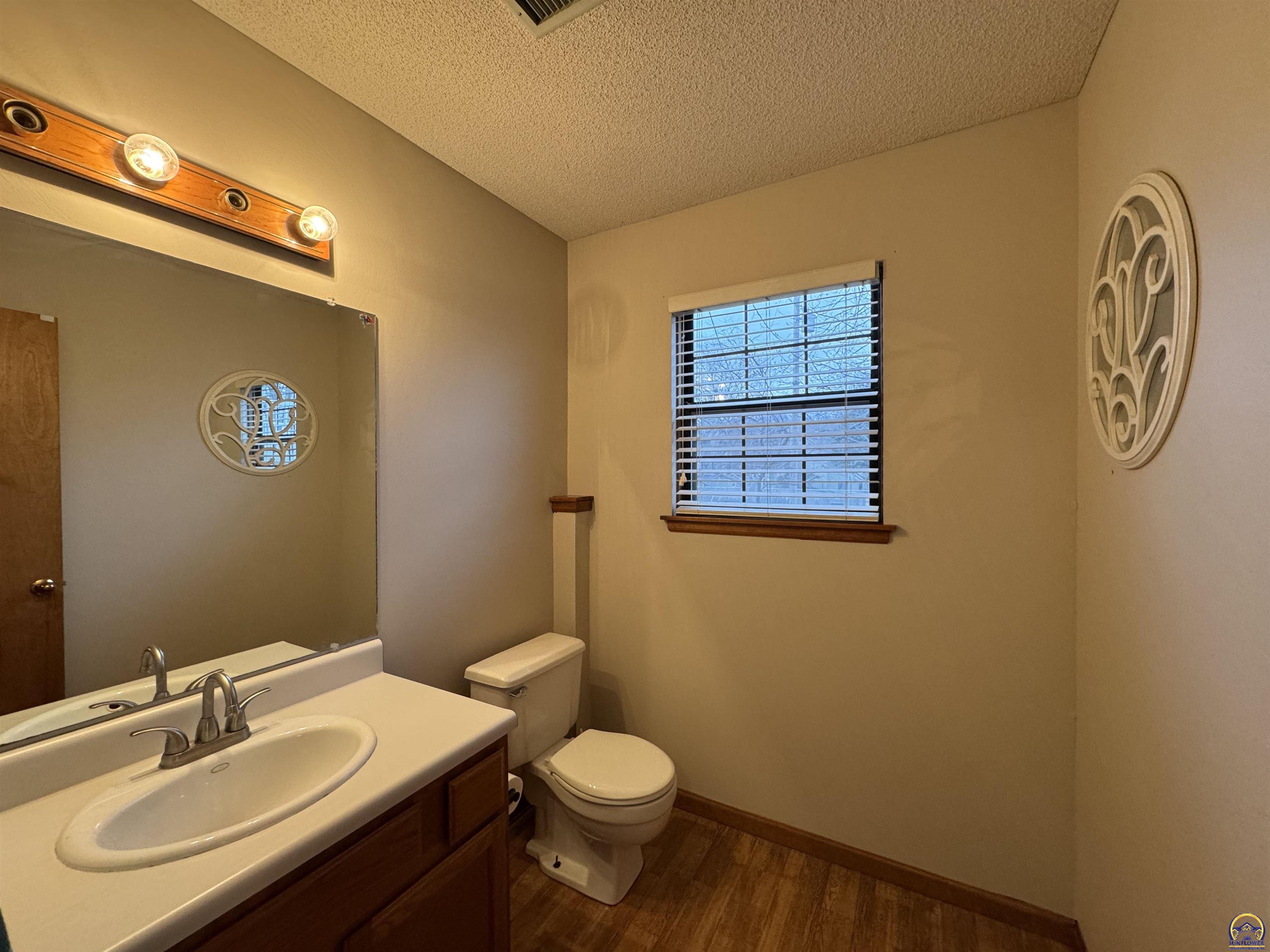 6316 Southwest 27th Street Topeka, KS 66614 - Photo 12 of 15