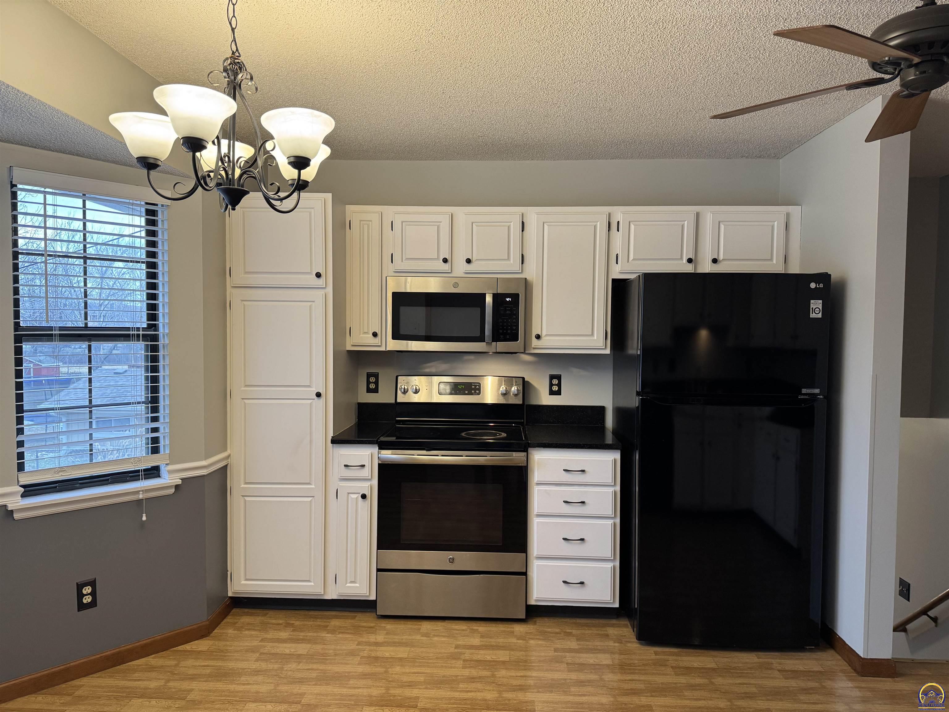 6316 Southwest 27th Street Topeka, KS 66614 - Photo 6 of 15