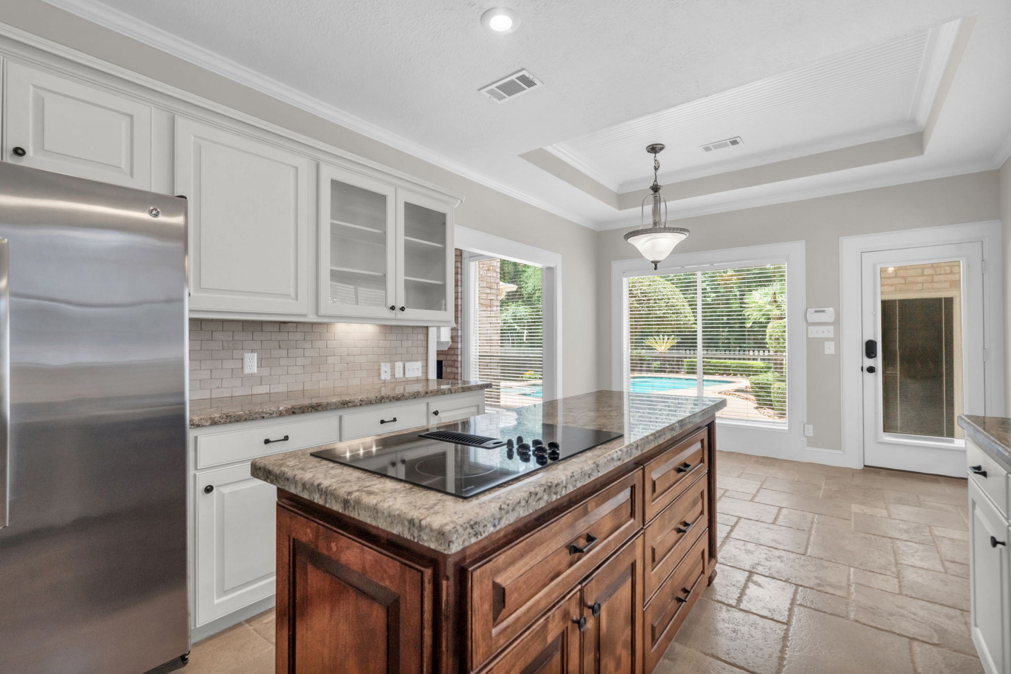142 West Shadowpoint Circle The Woodlands, TX 77381 - Photo 12 of 50