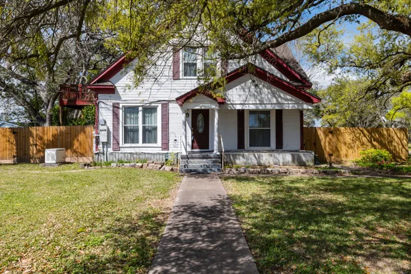 a view of a house with backyard and sitting area