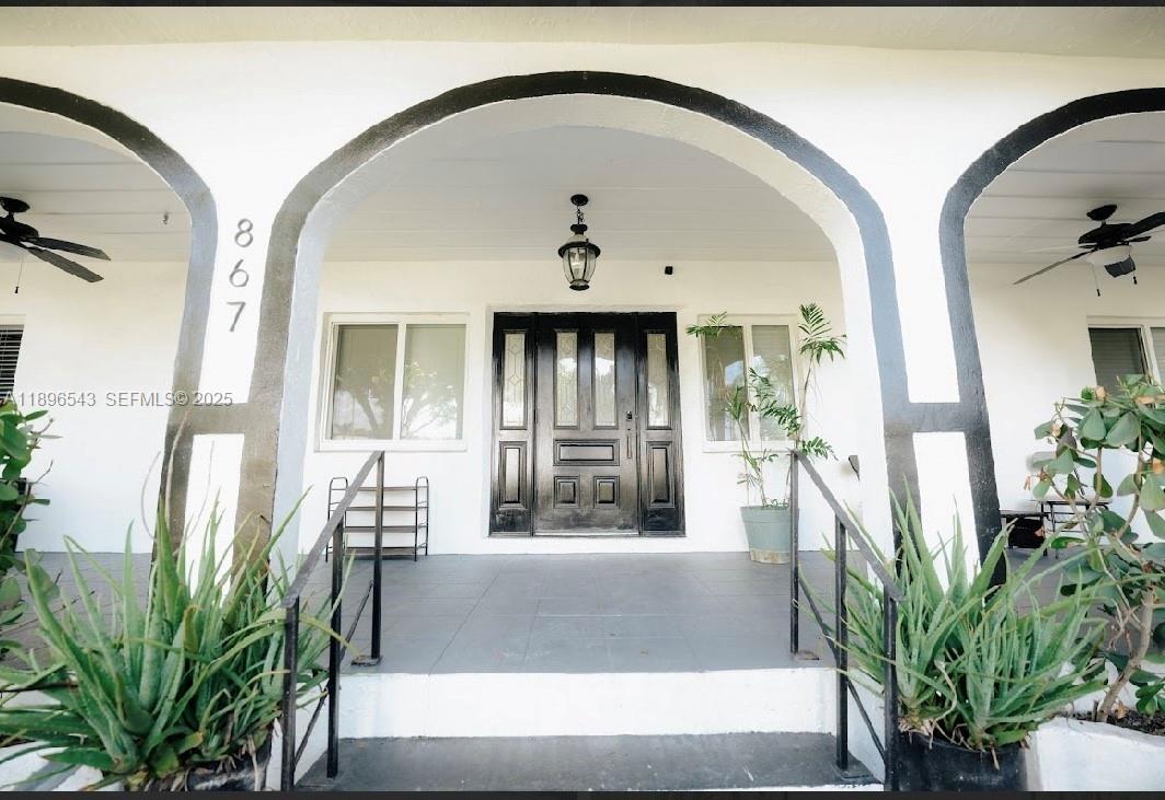 867 Northwest 4th Avenue Homestead, FL 33030 - Photo 2 of 17 a view of living room