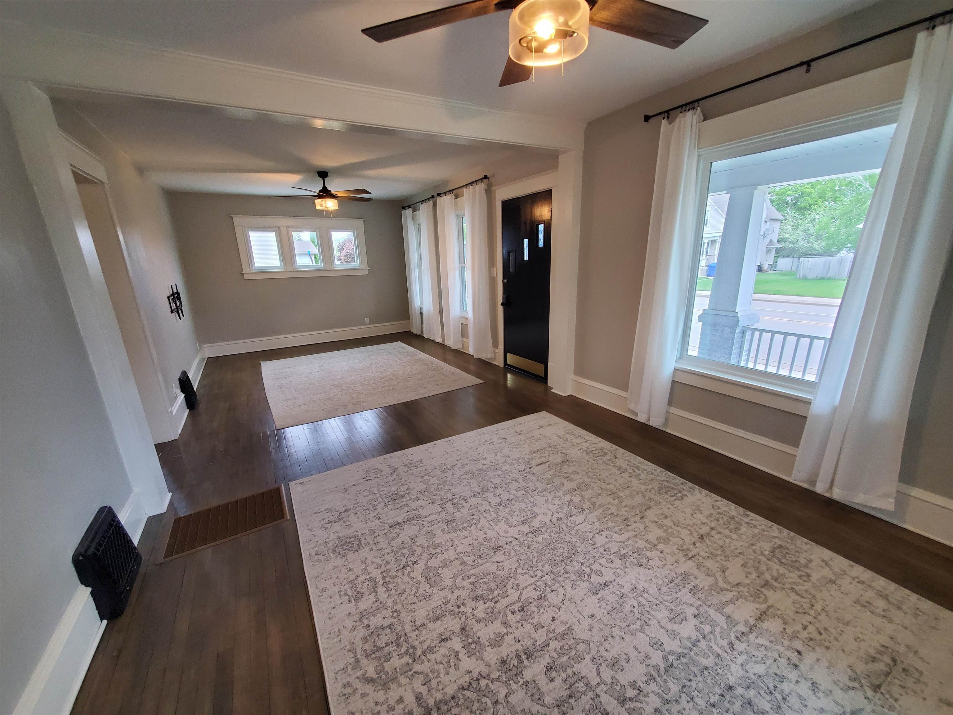 719 South Memorial Drive Appleton, WI 54914 - Photo 7 of 27