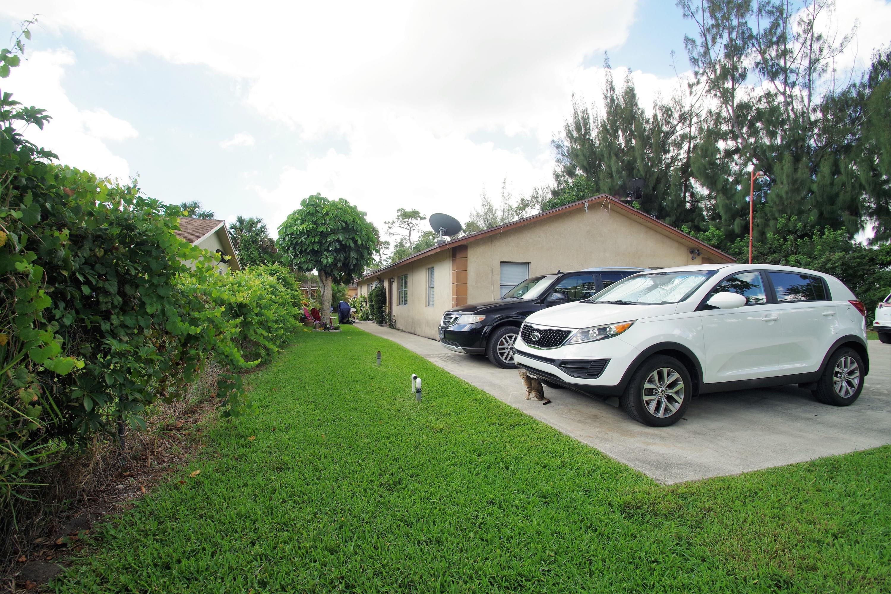5986 Mango Road West Palm Beach, FL 33413 - Photo 8 of 26 Front