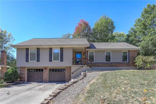 $375,000 | 400 Northeast Stanton Lane, Lee's Summit, MO 64064