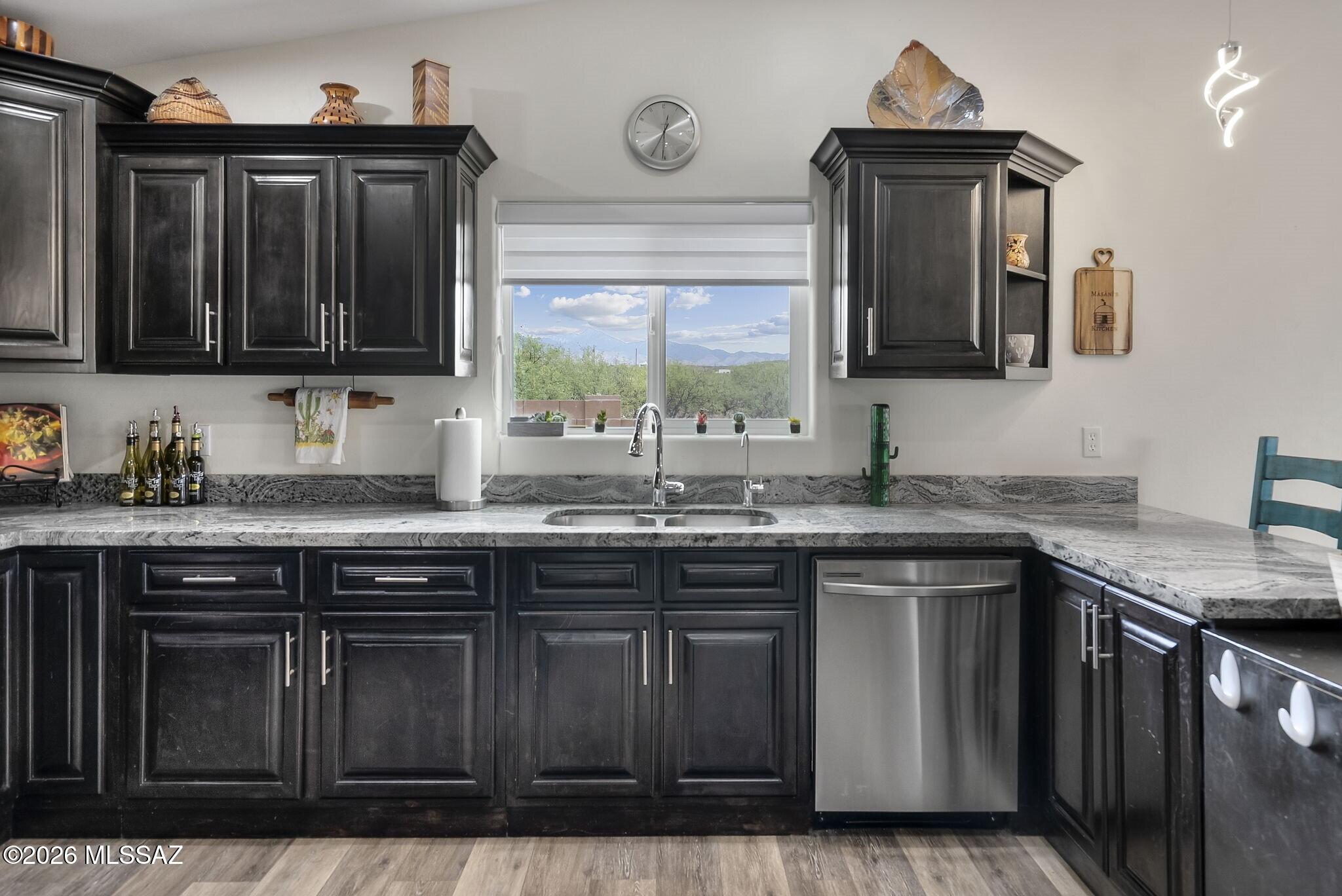 1752 Circulo Agua Blanca Rio Rico, AZ 85648 - Photo 9 of 41 Kitchen
