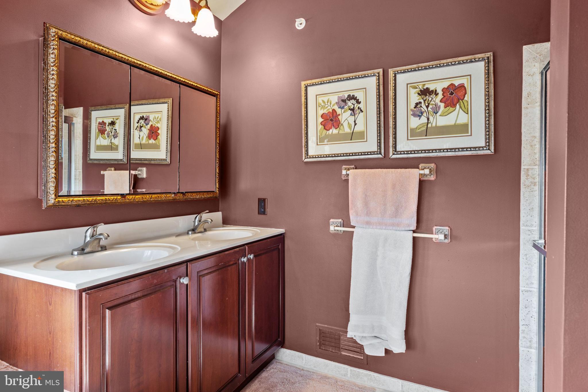24 Valentine Road Ivyland, PA 18974 - Photo 29 of 41 Master Bathroom