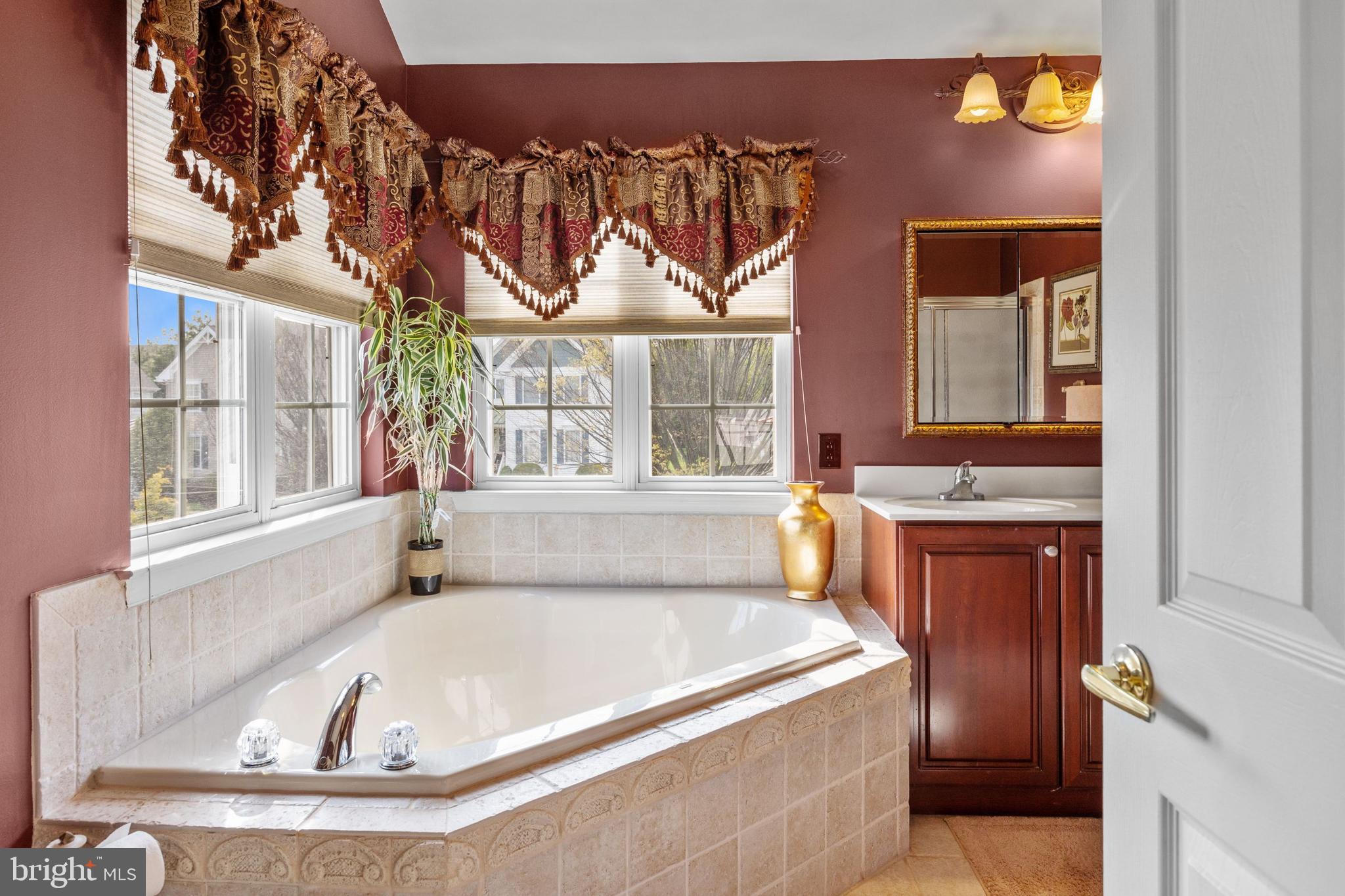 24 Valentine Road Ivyland, PA 18974 - Photo 30 of 41 Master Bathroom