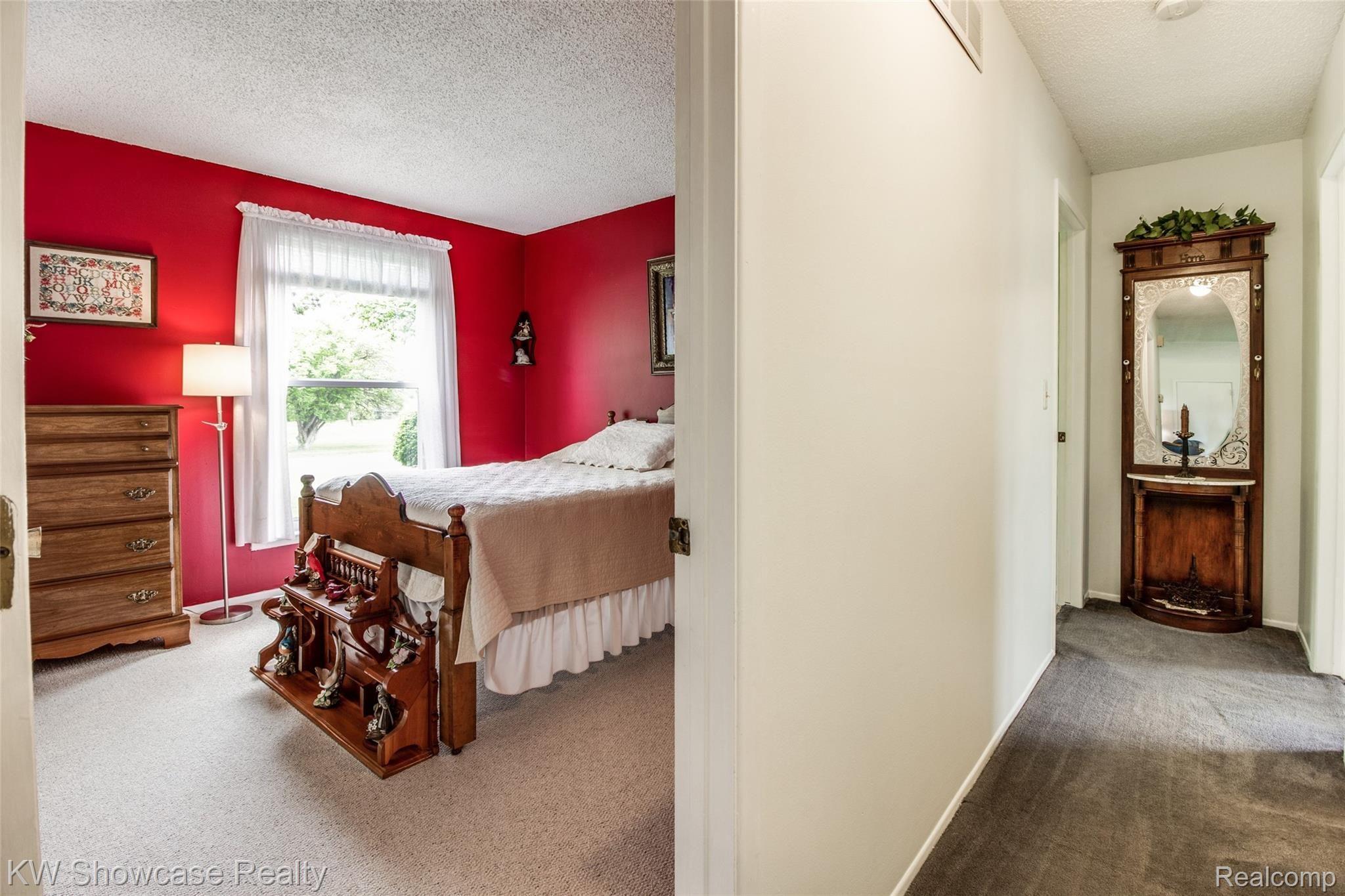 998 Hadley Road Rochester, MI 48307 - Photo 28 of 42 Interiors (19 of 34).jpg