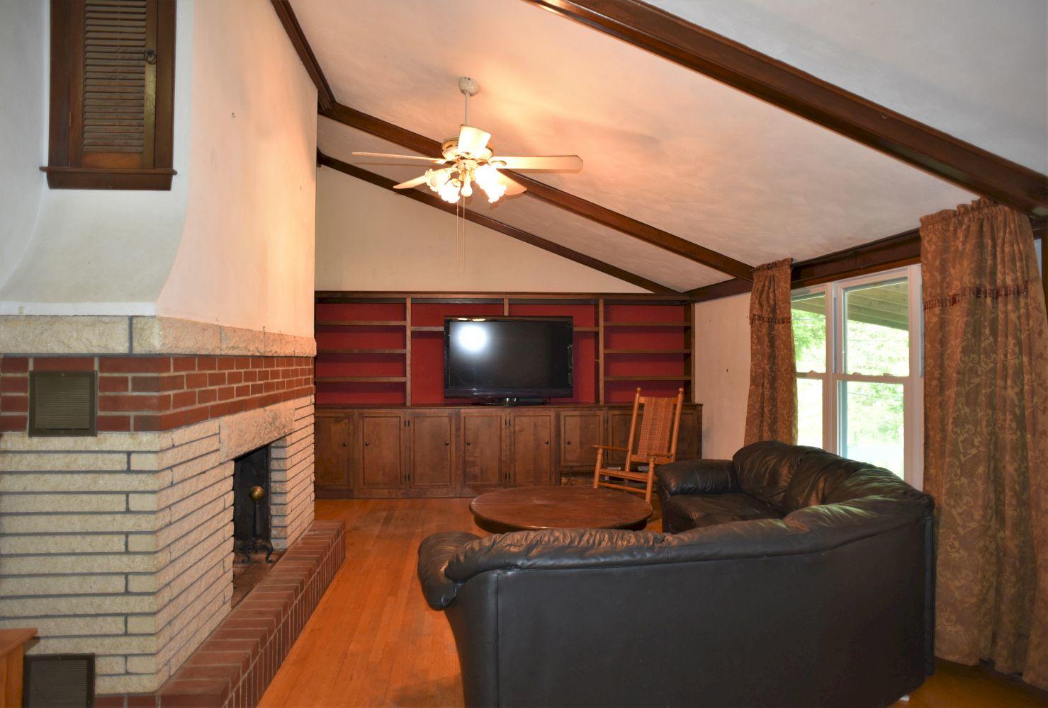 366 Middle Road Skowhegan, ME 04976 - Photo 9 of 38 9 Living room