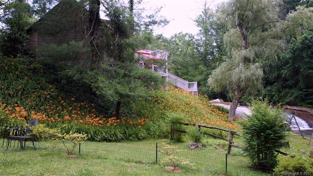 3419 Hebron Road Hendersonville, NC 28739 - Photo 14 of 22 a backyard of a house with lots of green space