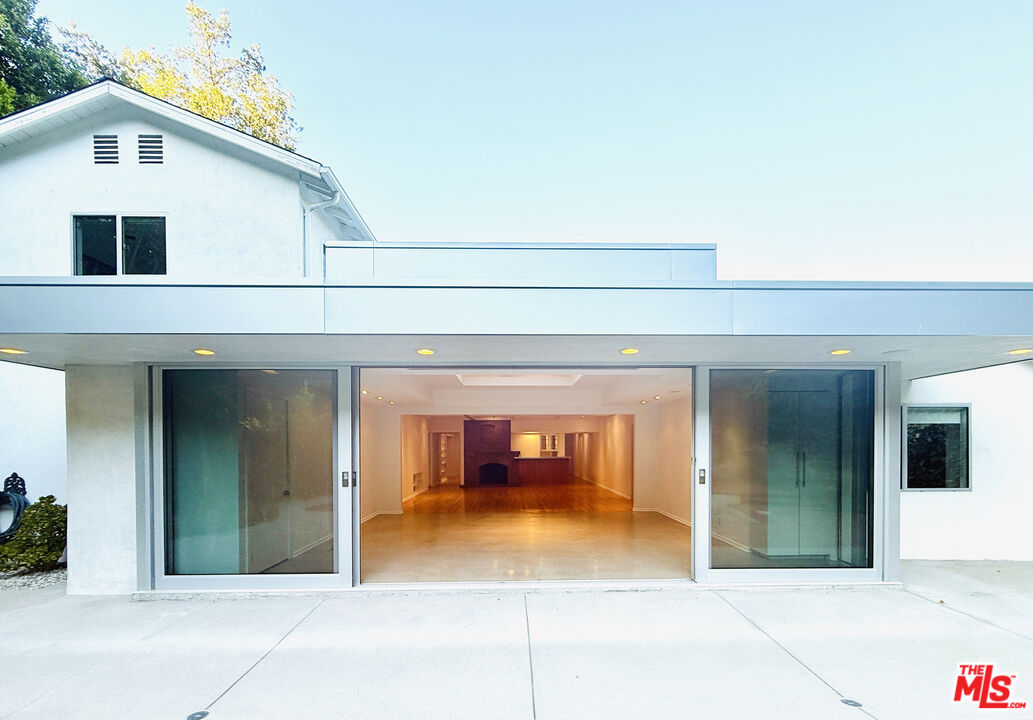 a view of entryway front of house