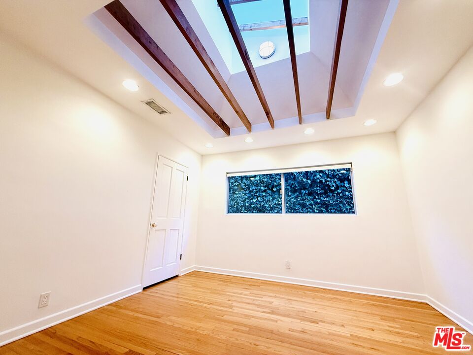 4031 Hollyline Avenue Sherman Oaks, CA 91423 - Photo 15 of 31 a view of an empty room