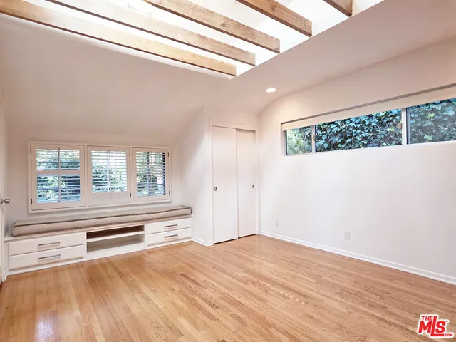 $12,000 | 4031 Hollyline Avenue, Sherman Oaks, CA 91423