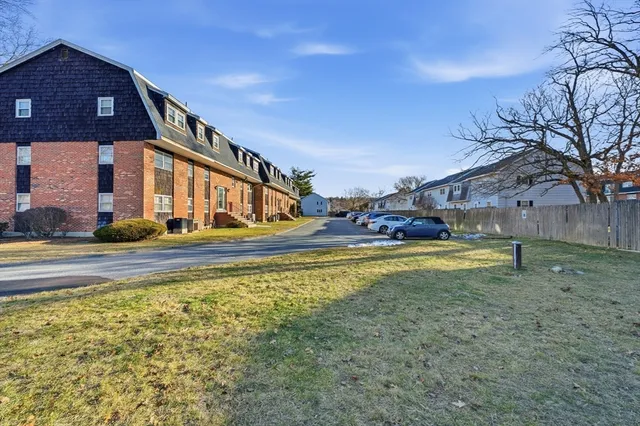 $284,400 | 5 Pilgrim Circle, Unit C, Methuen, MA 01844