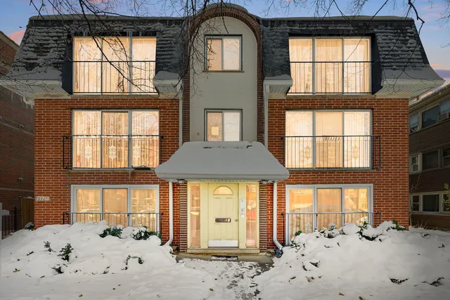 $329,000 | 5543 West Higgins Avenue, Unit 1, Chicago, IL 60630