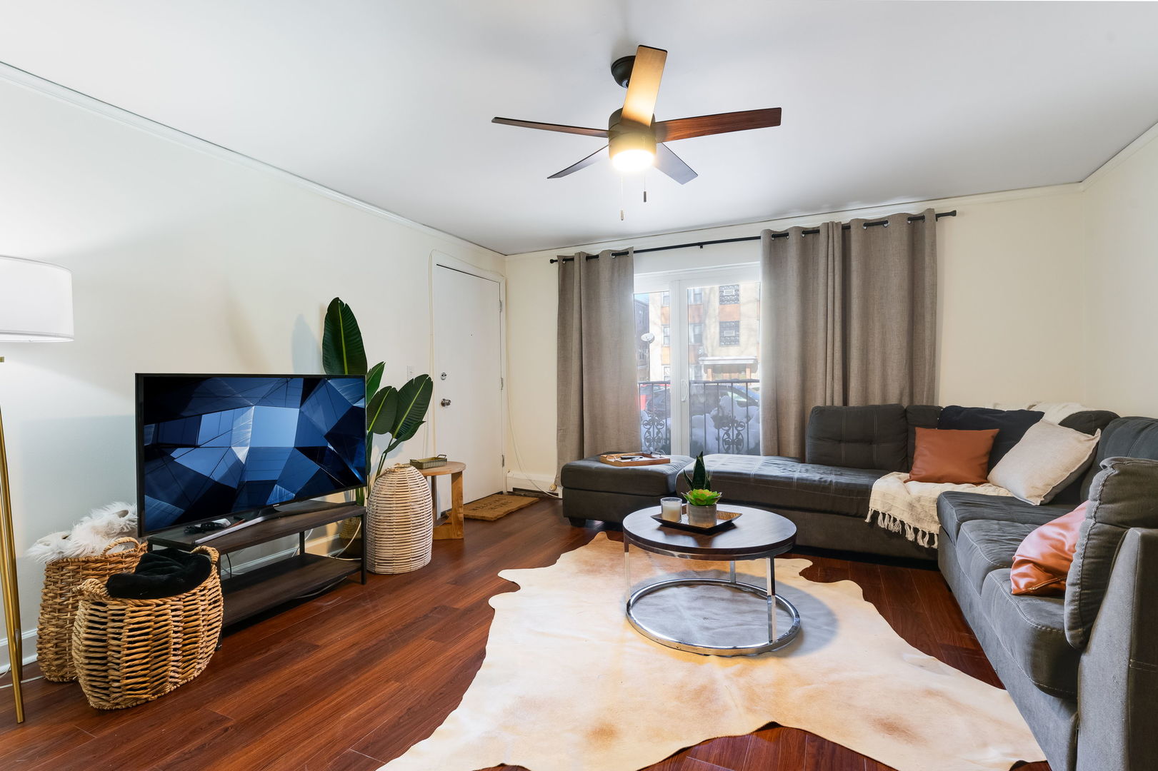 5543 West Higgins Avenue, Unit 1 Chicago, IL 60630 - Photo 3 of 21 a living room with furniture a rug potted plant and a large window