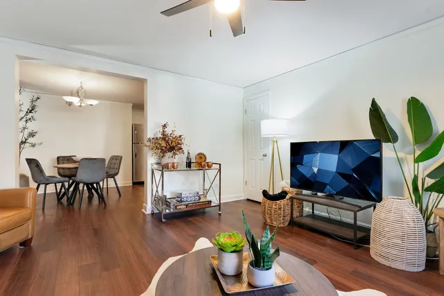 $329,000 | 5543 West Higgins Avenue, Unit 1, Chicago, IL 60630